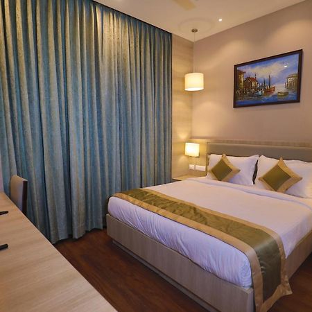 Goa Country Club Hotel Gurgáon Kültér fotó