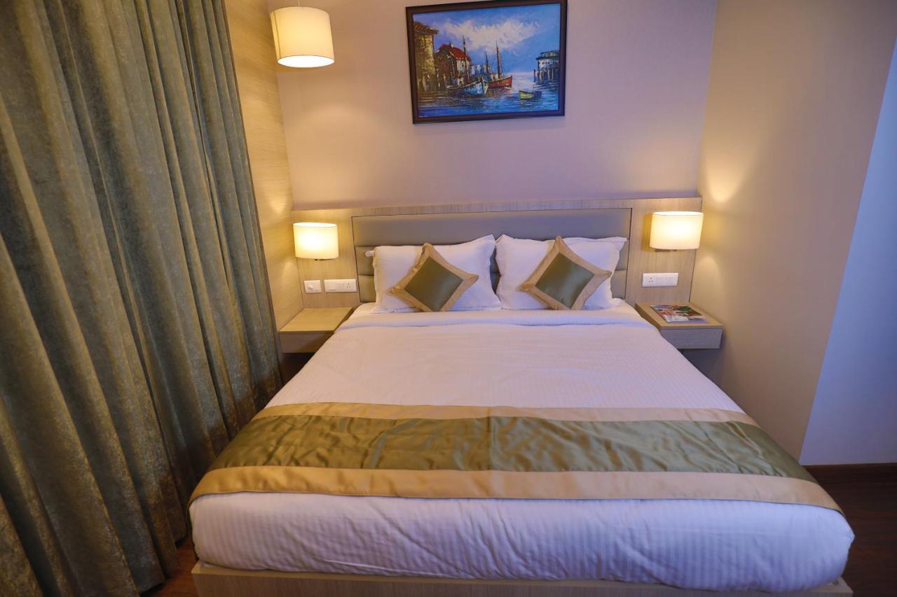 Goa Country Club Hotel Gurgáon Kültér fotó