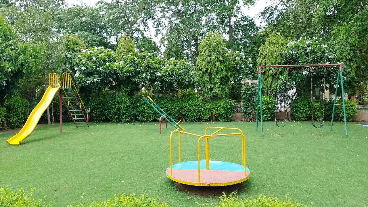 Goa Country Club Hotel Gurgáon Kültér fotó