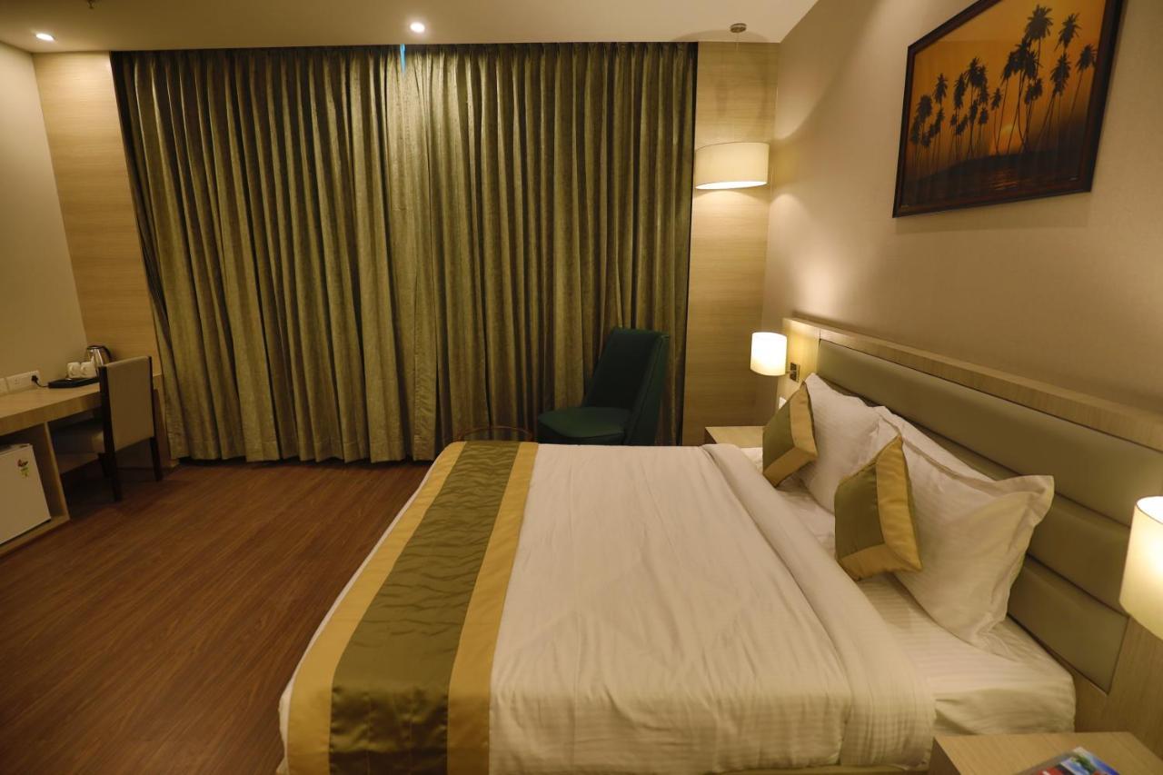 Goa Country Club Hotel Gurgáon Kültér fotó