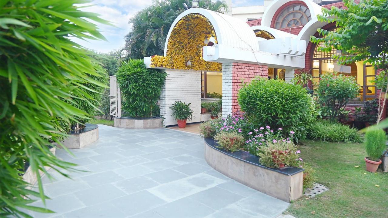 Goa Country Club Hotel Gurgáon Kültér fotó