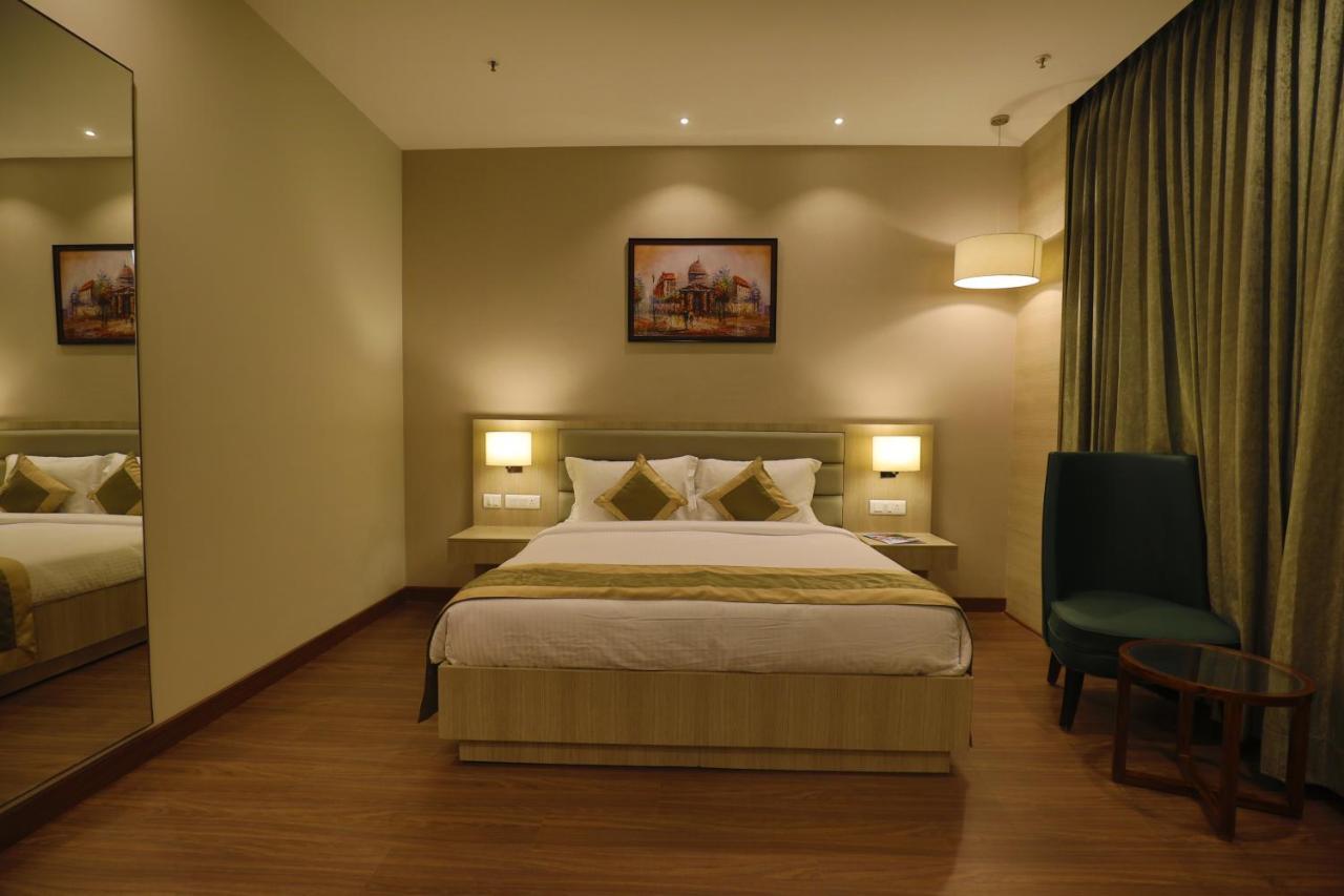 Goa Country Club Hotel Gurgáon Kültér fotó