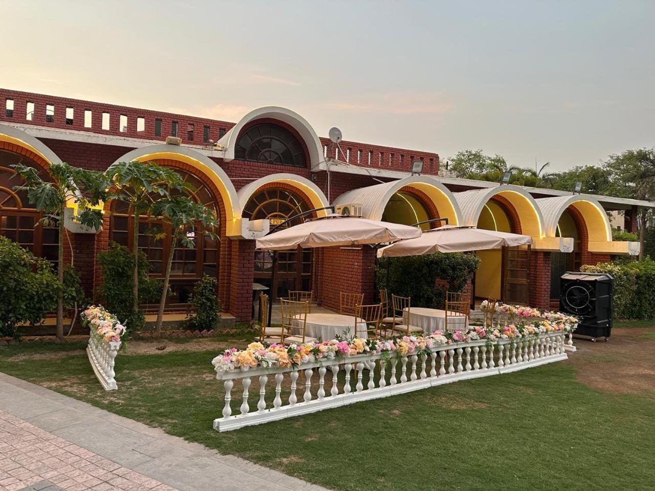 Goa Country Club Hotel Gurgáon Kültér fotó