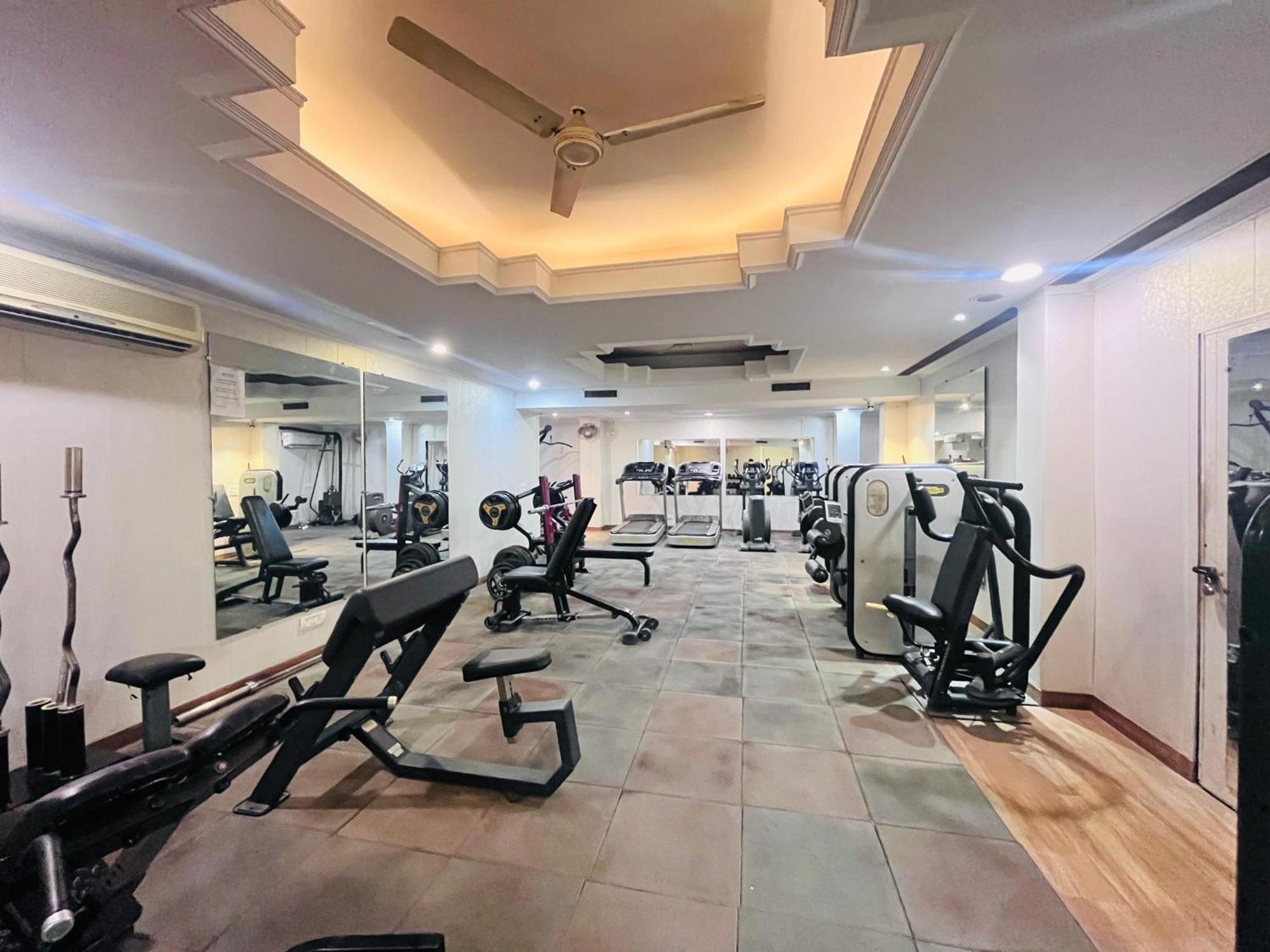 Goa Country Club Hotel Gurgáon Kültér fotó