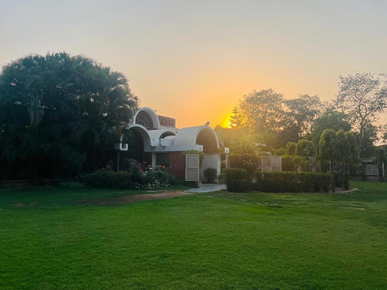Goa Country Club Hotel Gurgáon Kültér fotó